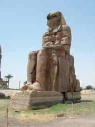 Colossi di Memnon_1662.JPG